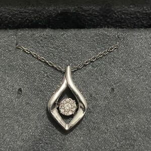 Dancing diamond necklace